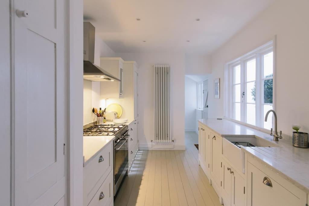 Beautiful House, Cirencester Centre, Parking Ngoại thất bức ảnh