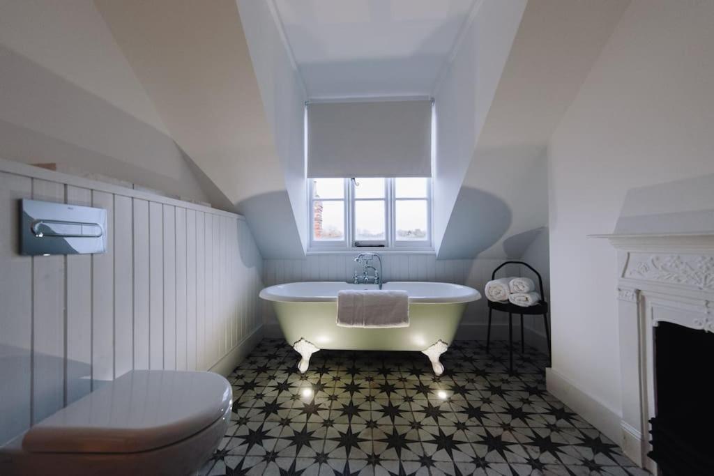 Beautiful House, Cirencester Centre, Parking Ngoại thất bức ảnh