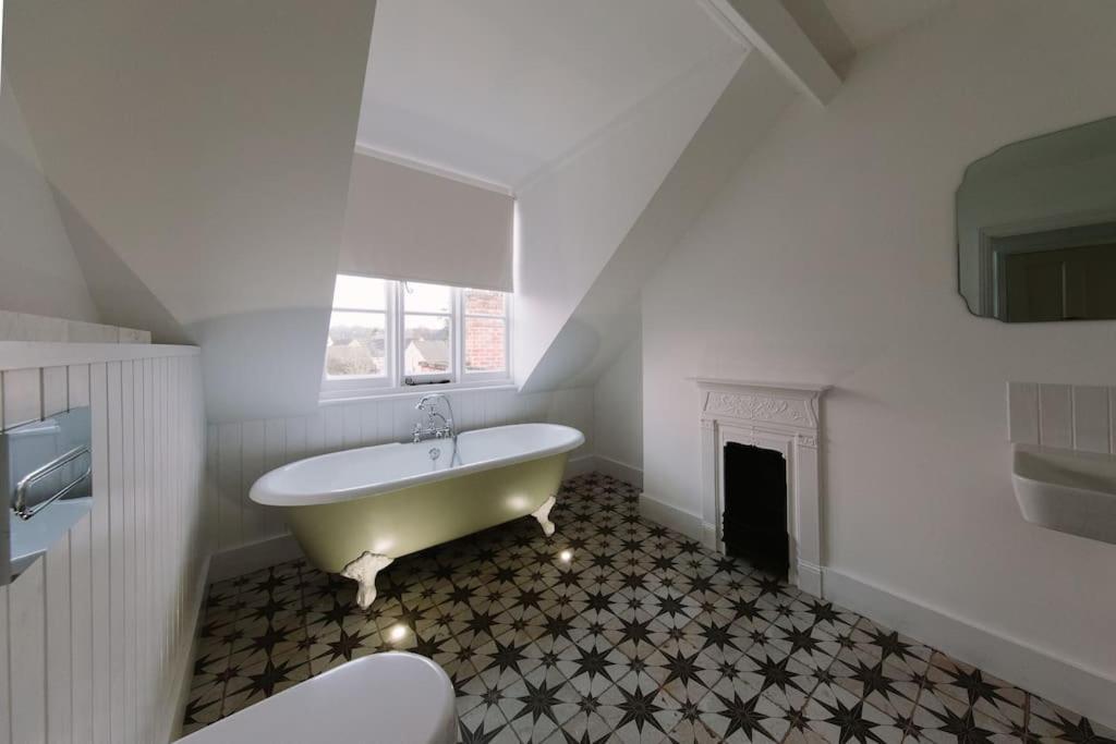 Beautiful House, Cirencester Centre, Parking Ngoại thất bức ảnh